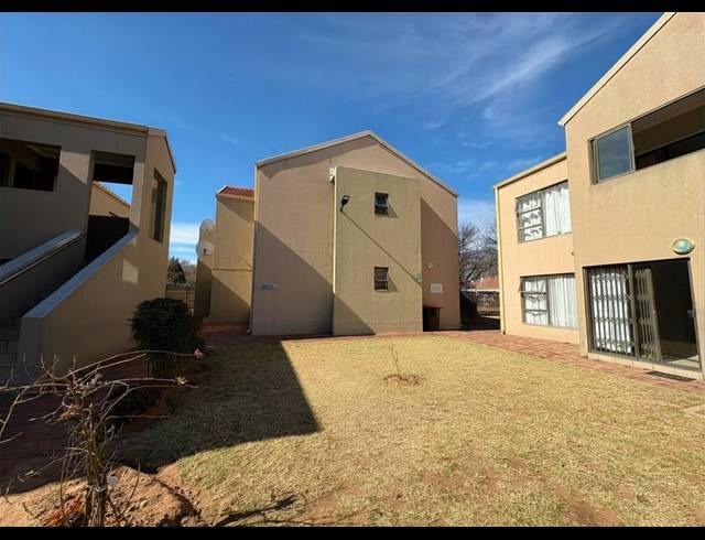 2 BEDROOM APARTMENT FOR SALE IN SASOLBURG EXT 23